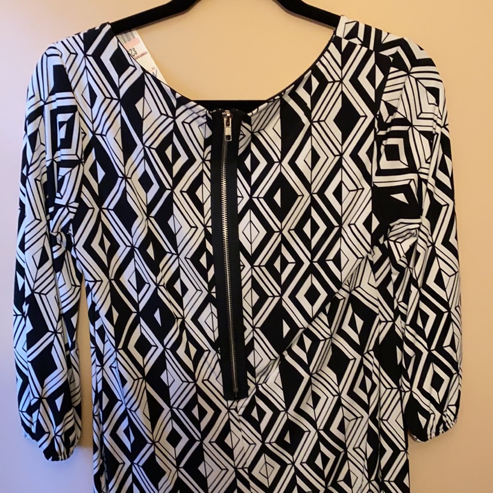 Kenar Dress Women size 6. Black and White design. Zipper back 3/4 sleeves - Picture 4 of 12